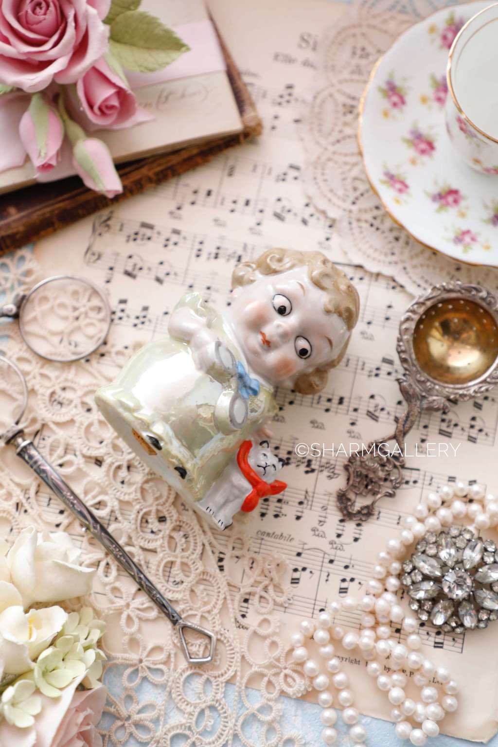 Солонка из серии "Бюргеры". Дама с котенком - РЕДКАЯ! Фарфор, Германия.