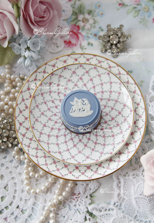 Миниатюрная шкатулка. Фарфор Wedgwood.