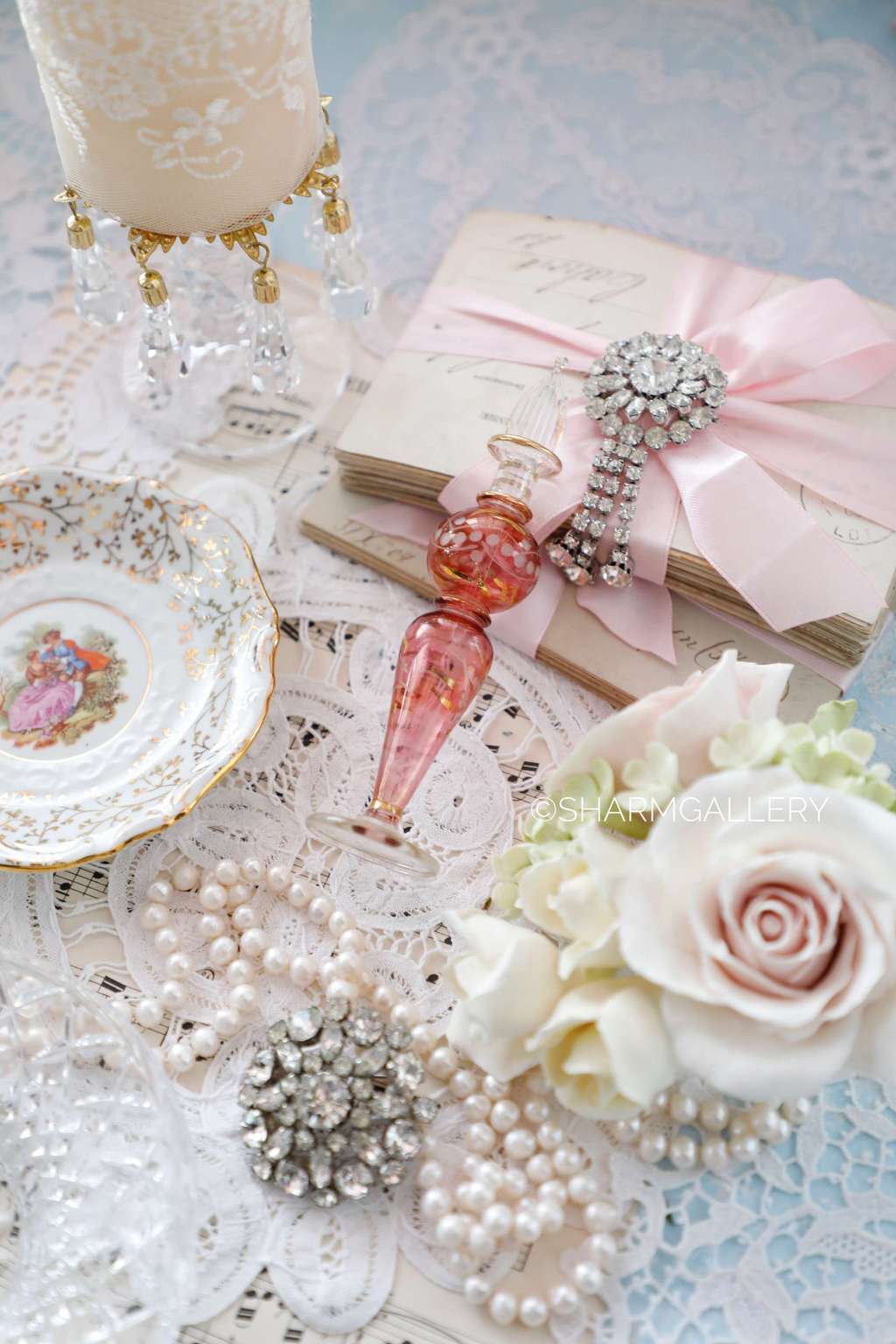 Флакон для духов или ароматических масел №6, цветное тонкое стекло, позолота.