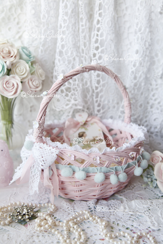 Корзина плетеная с декором, розоваая.