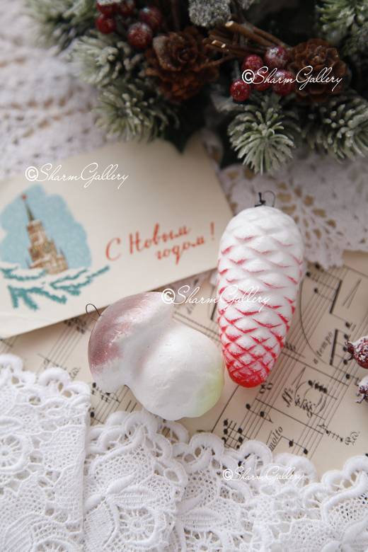 Набор елочных игрушек СССР из пенопласта "Шишка и гриб".