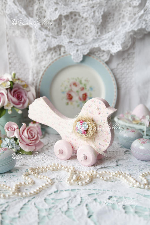 "Розовая птичка". Деревянная, интерьерная игрушка на колесиках.