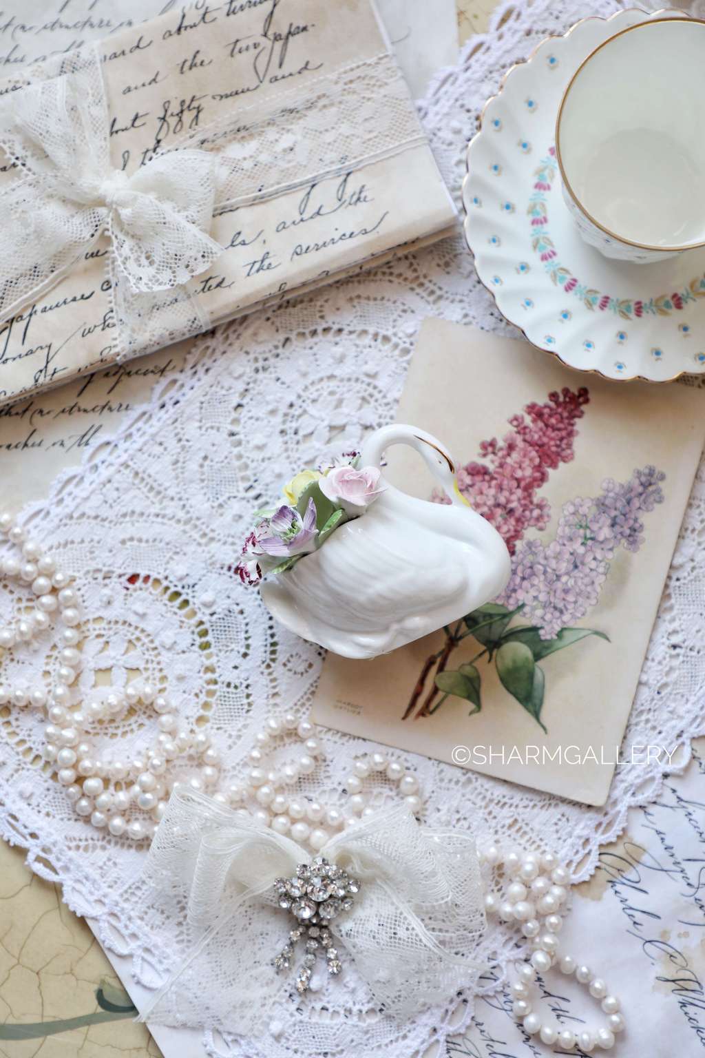 Лебедь композиция с цветами. Фарфор Royal Doulton, Англия.