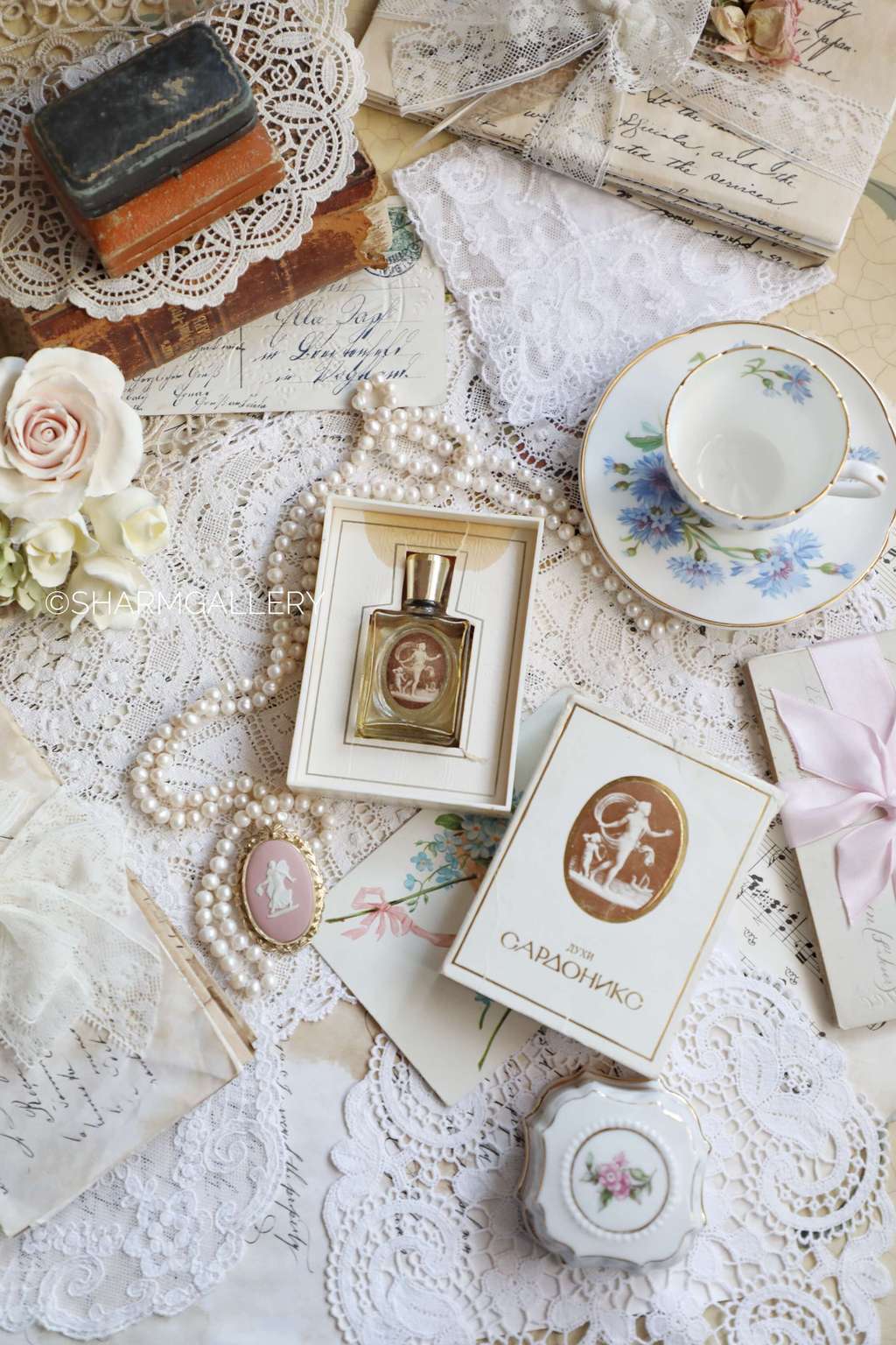 Флакон и коробочка Сардоникс №2 камея Ариадна ф-ка Новая Заря СССР.