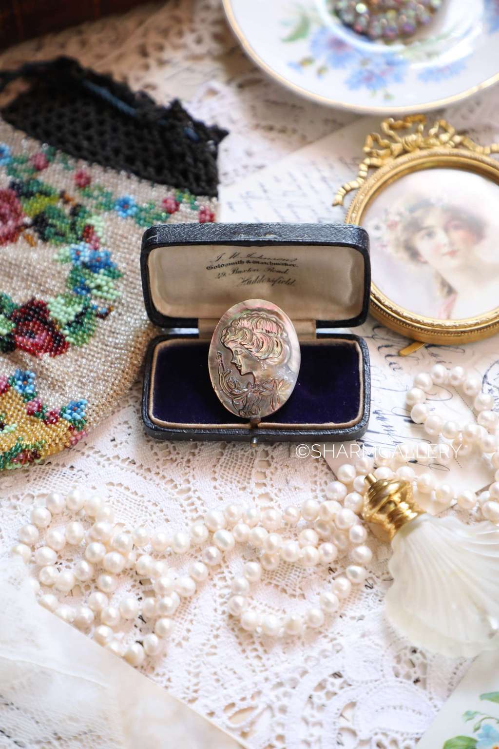 Камея из натурального перламутра. Винтаж.