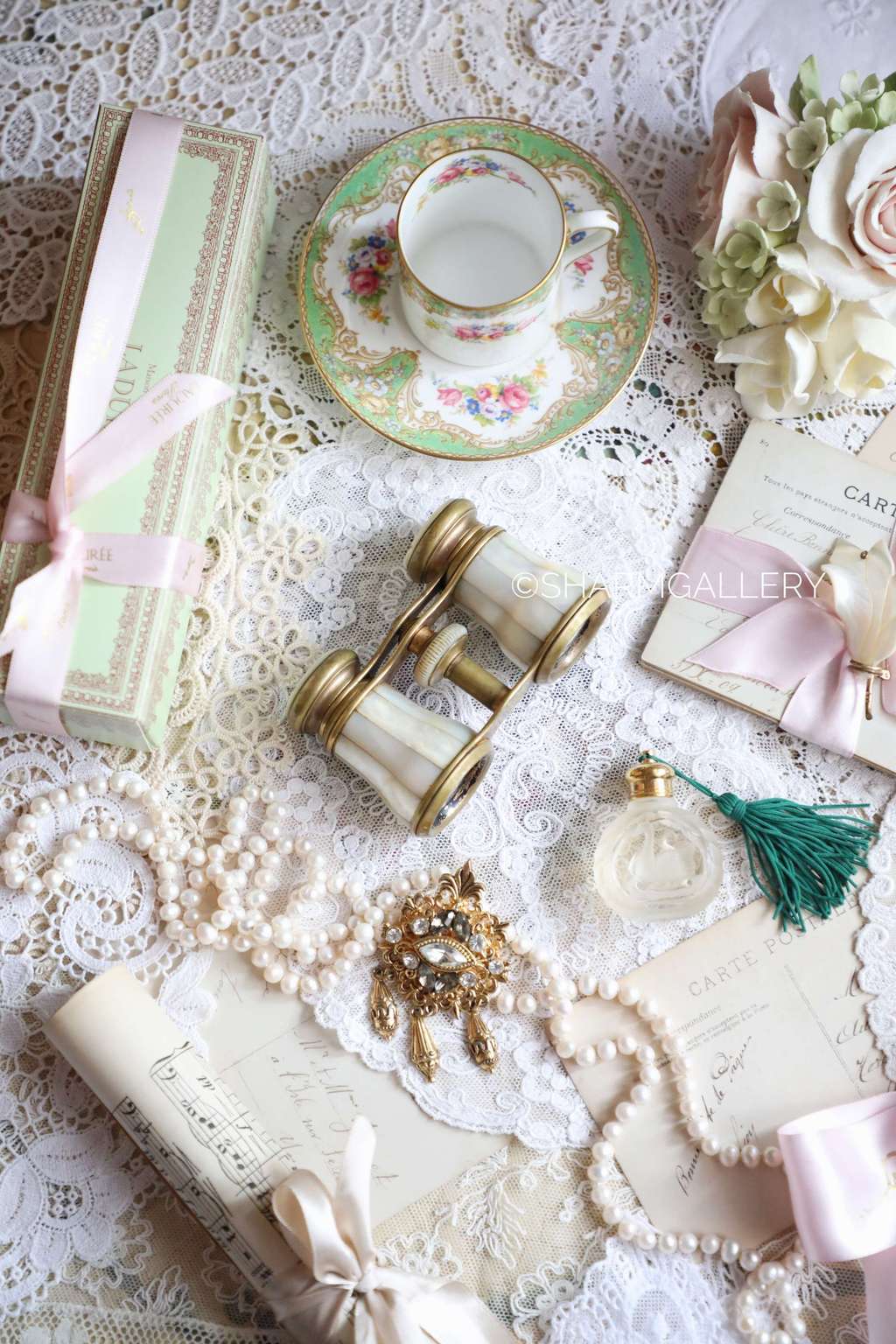 Антикварный перламутровый театральный бинокль. Гамбург, Германия.