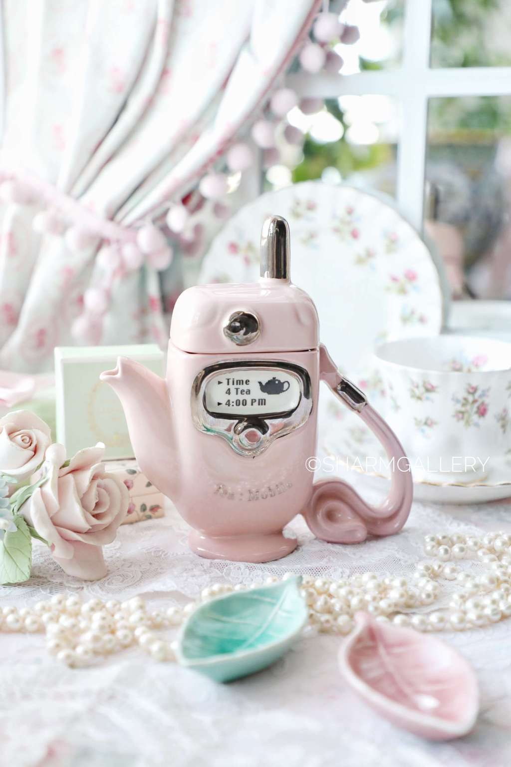 Розовый чайник «Ретро мобильный» серия «Чудо чайники» керамика Swineside Teapottery, Англия.