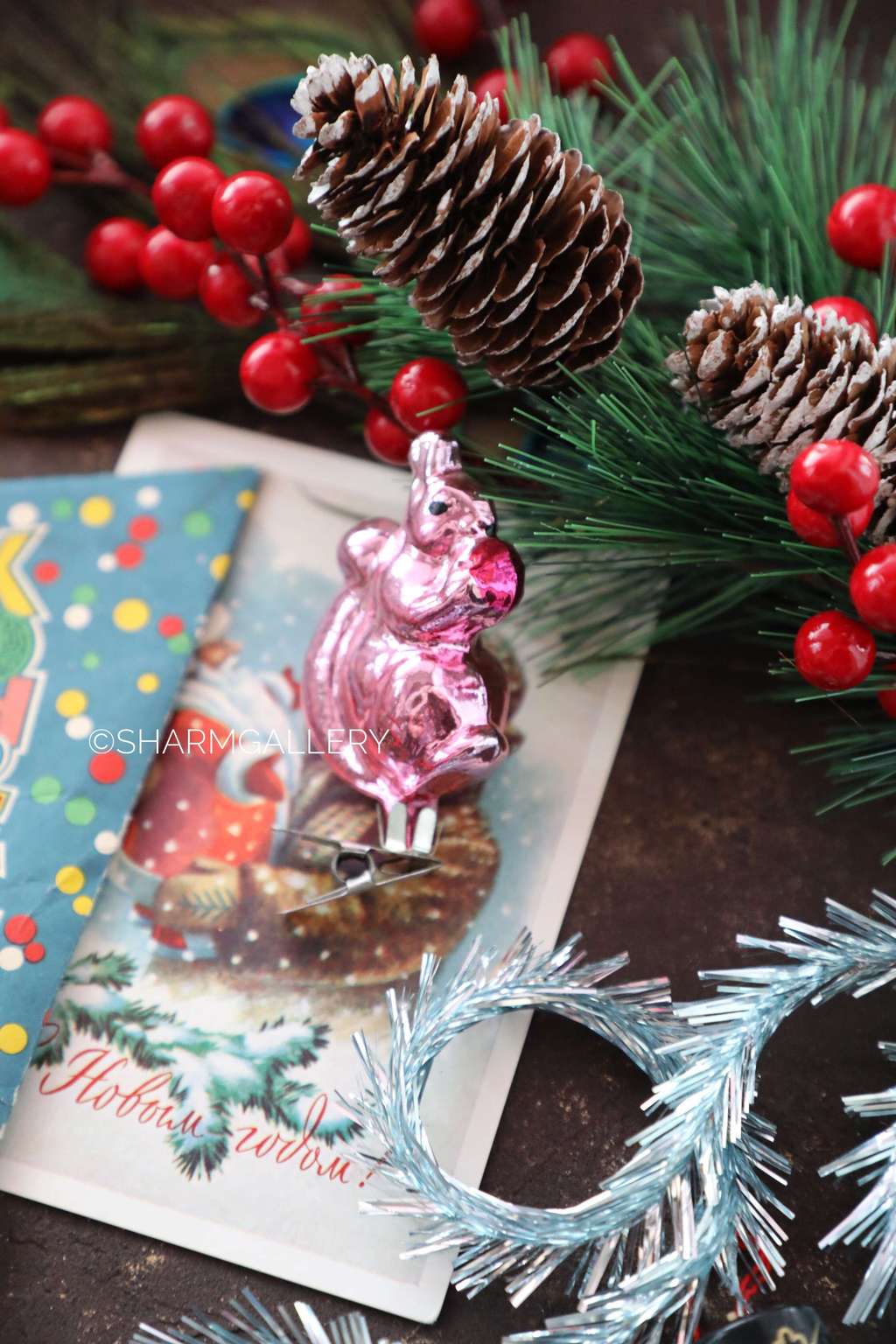 Белочка с орешком розовая (редкость). №9. Елочная игрушка, стекло на прищепке, СССР.