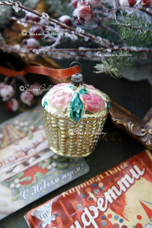 Золотая корзина с розами. Елочная игрушка СССР.