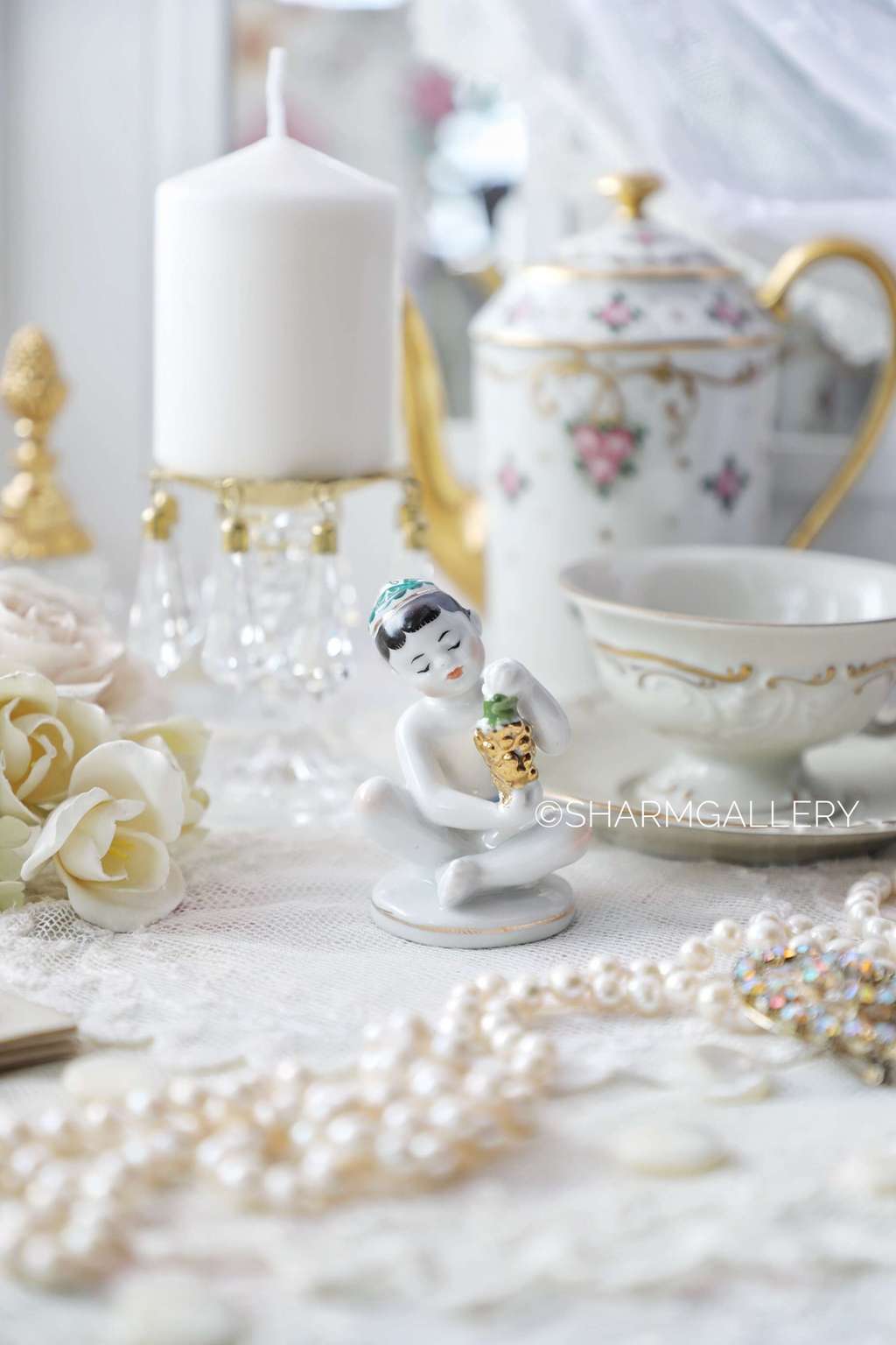 Статуэтка "Мальчик с виноградом". №4. Фарфор, ЛФЗ 1960г.