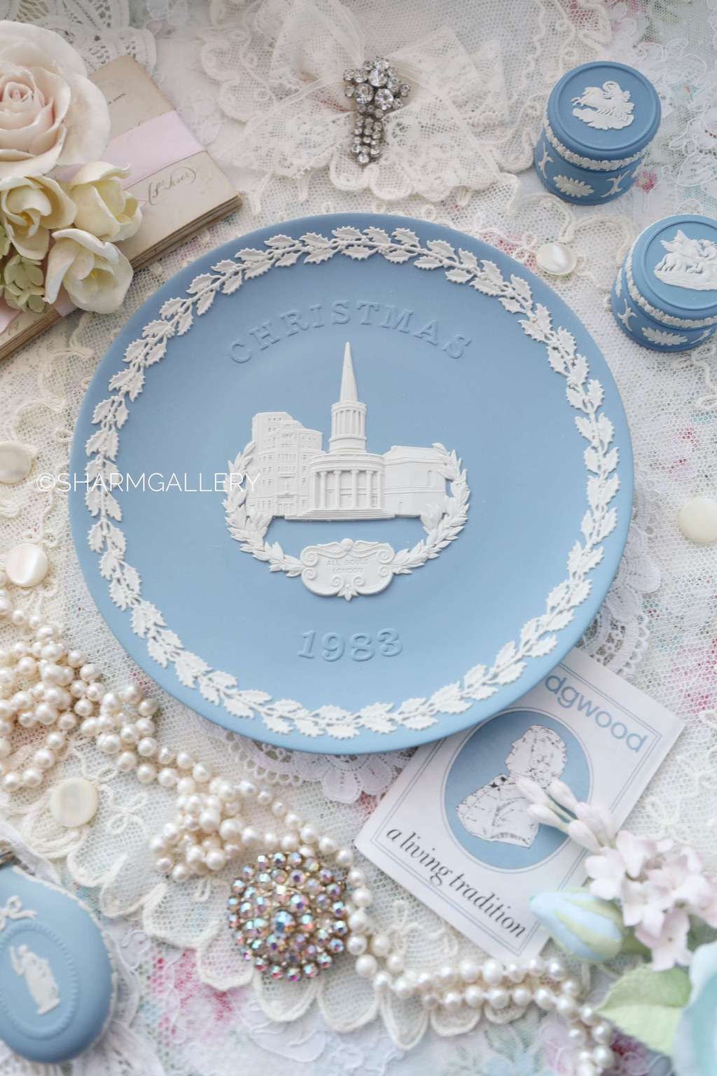 Тарелка Рождество 1983г. Бисквитный фарфор Wedgwood, Англия.