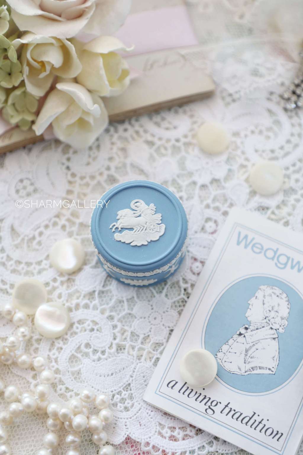 Шкатулка/таблетница, бисквитный фарфор Веджвуд, Wedgwood Англия.