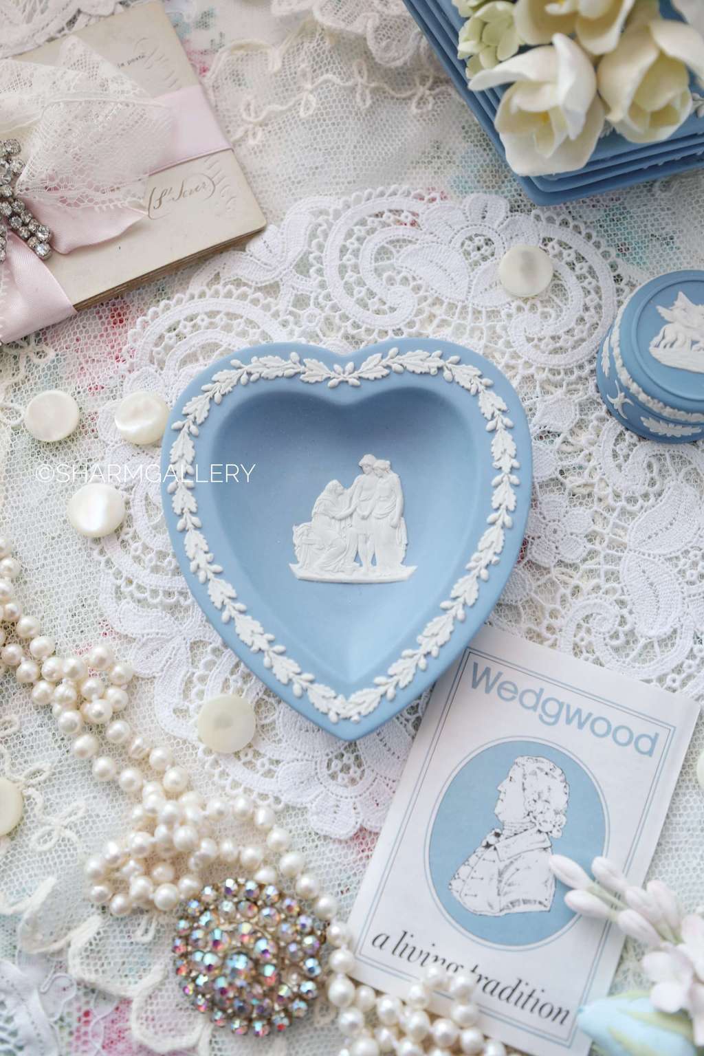 Тарелочка «Карточные масти» Черви, бисквитный фарфор Wedgwood, Англия.