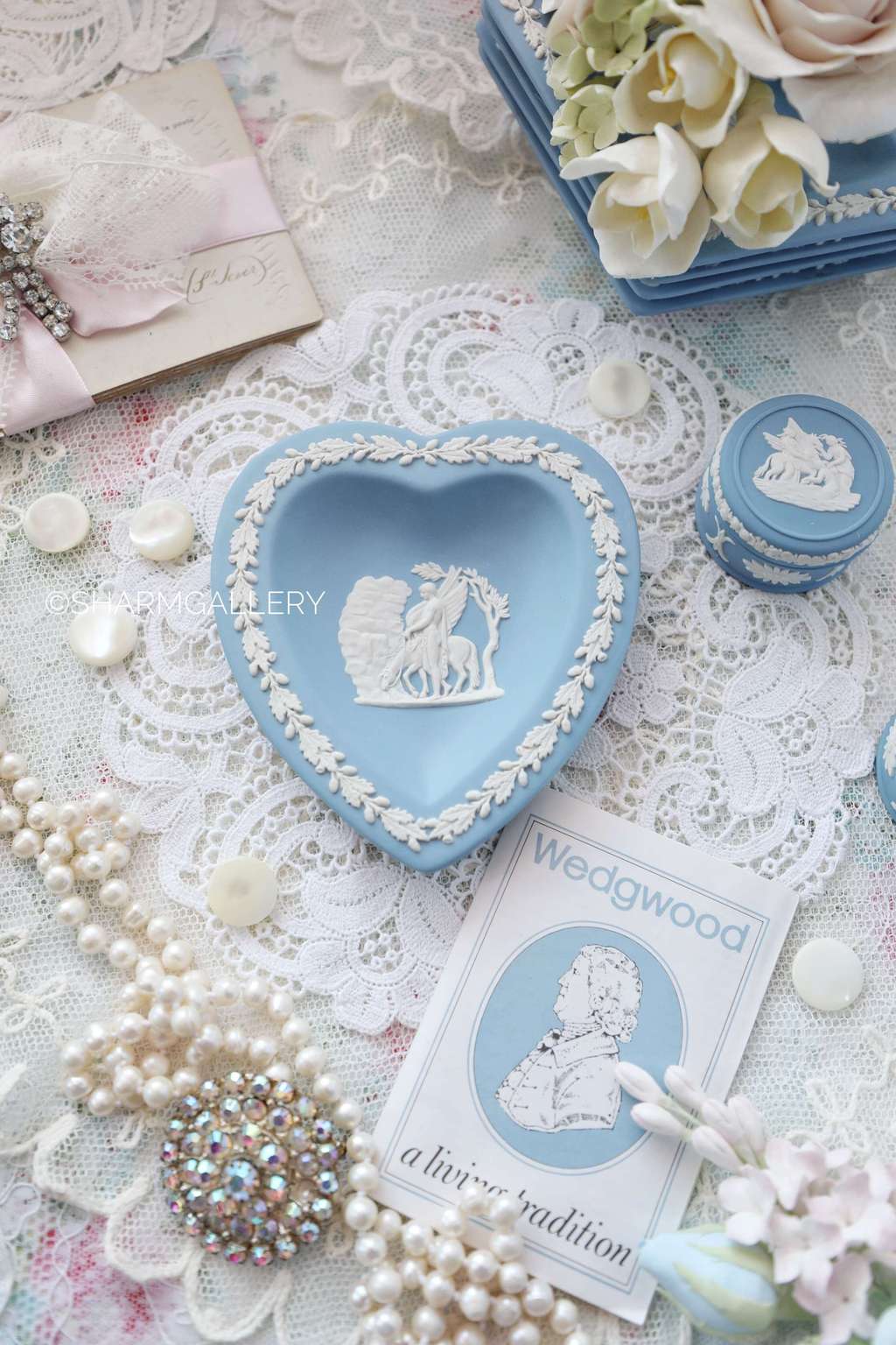 Тарелочка «Карточные масти» Черви, бисквитный фарфор Wedgwood, Англия.