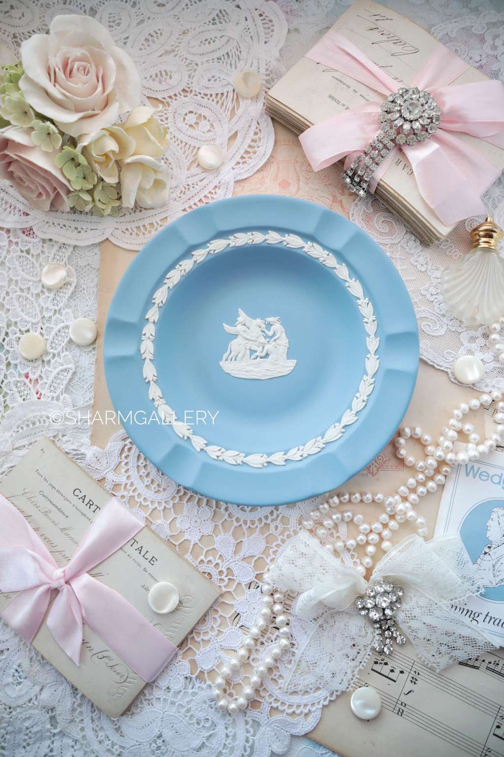 Тарелочка декоративная 18см. Бисквитный фарфор Wedgwood, Англия.