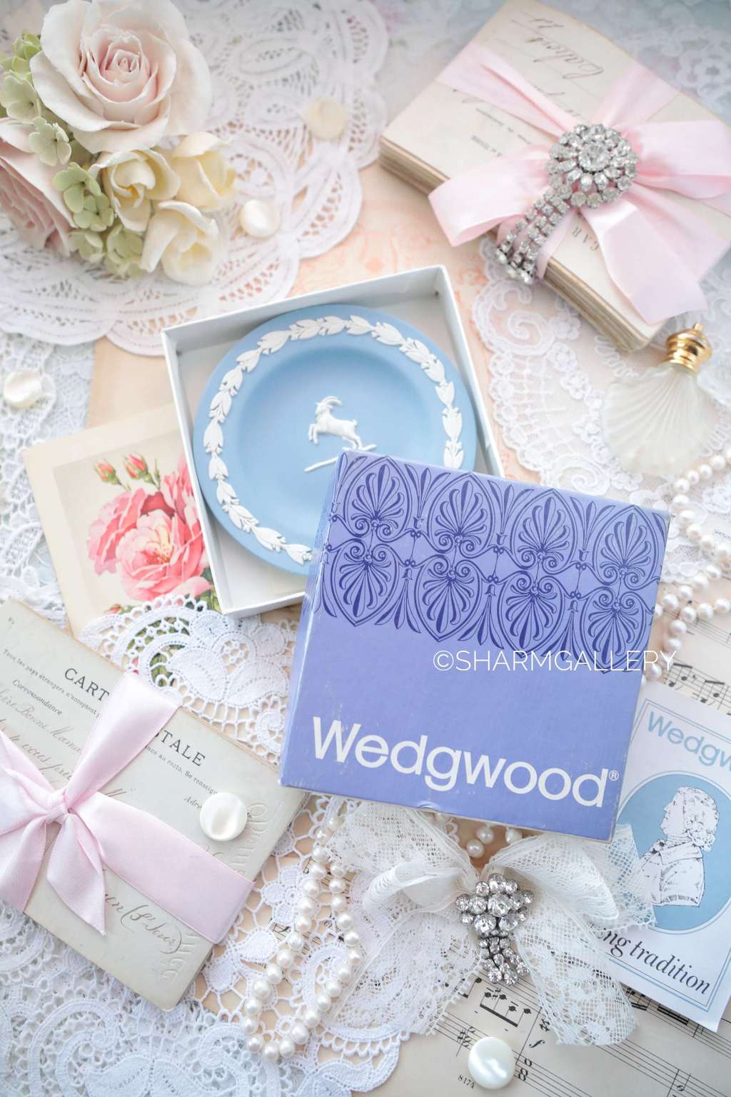 Тарелочка серия знаки зодиака «Козерог». Бисквитный фарфор Wedgwood, Англия.