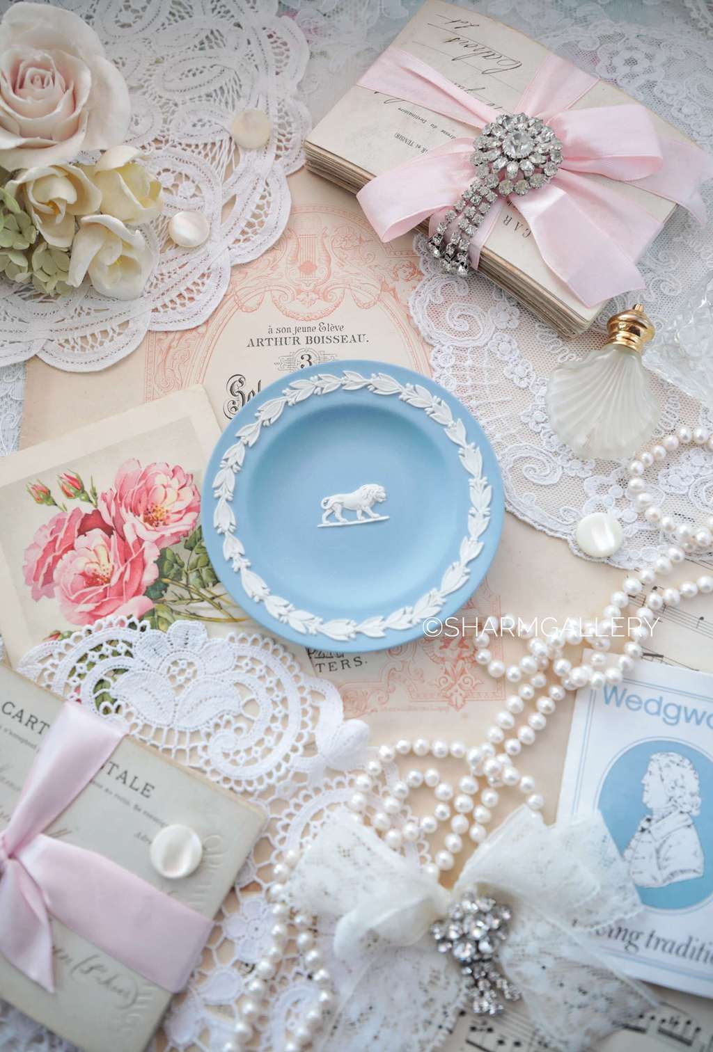 Тарелочка серия знаки зодиака «Лев». Бисквитный фарфор Wedgwood, Англия.