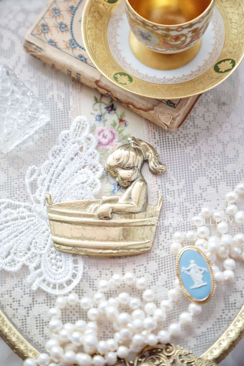 Табличка на дверь "Девочка в ванне" Латунь, Германия.