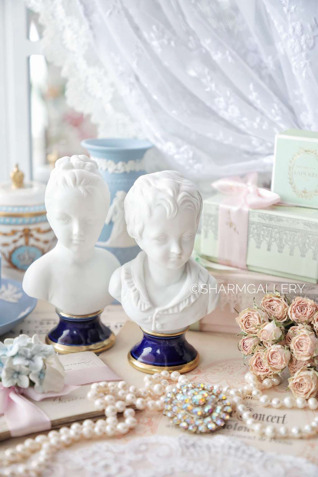 Пара фарфоровых бюста Мальчика и Девочки, Каподимонте Италия 1990гг.