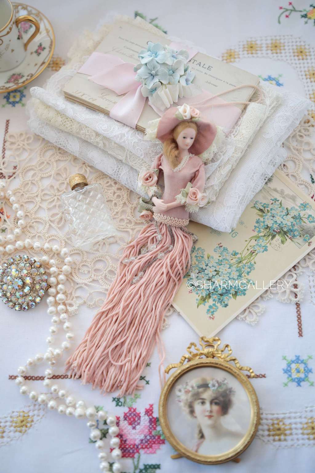 Интерьерная кукла - кисть «Дама в шляпе», фарфор Франция, 1970гг.