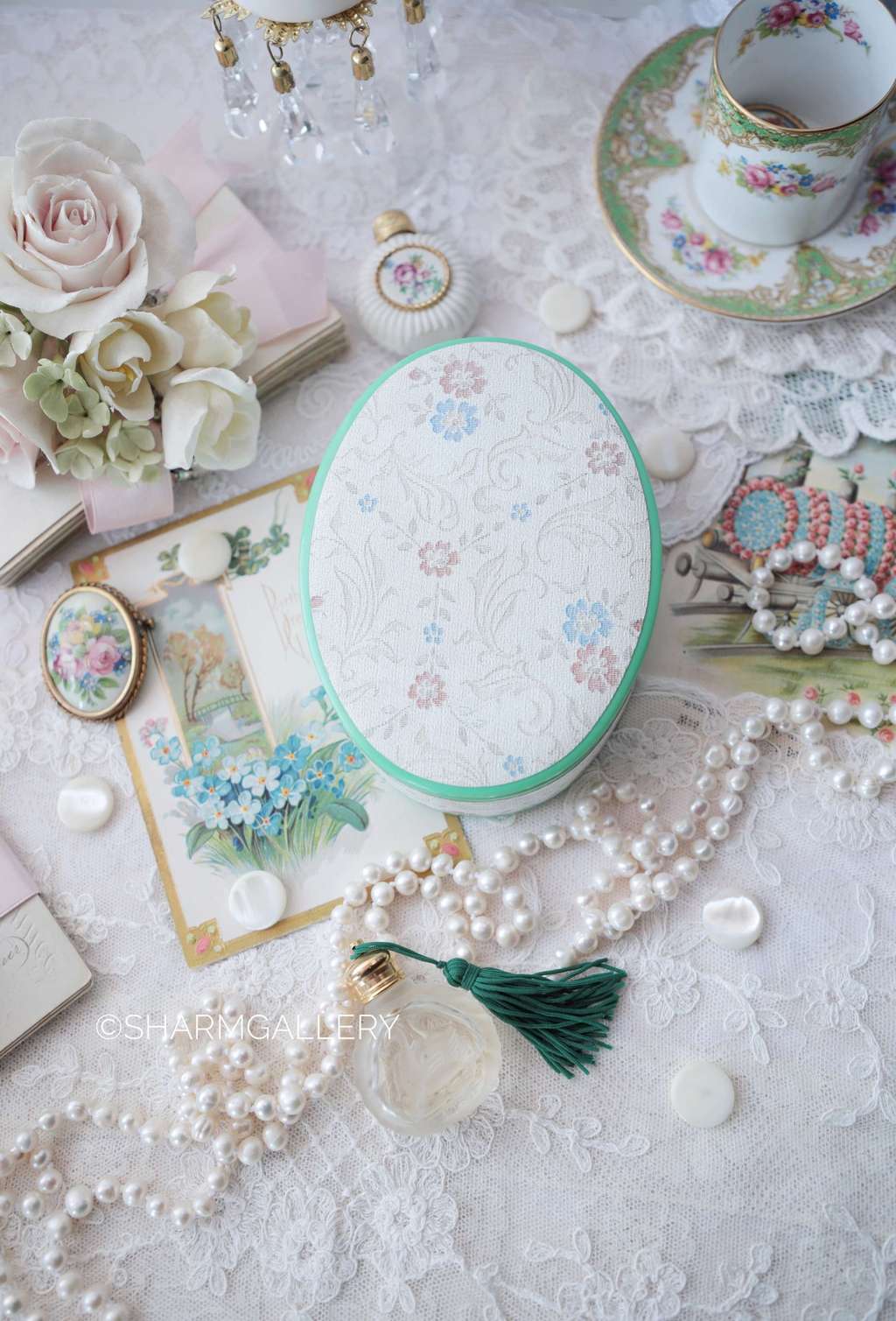 Шкатулка овальная, карболитовая СССР.