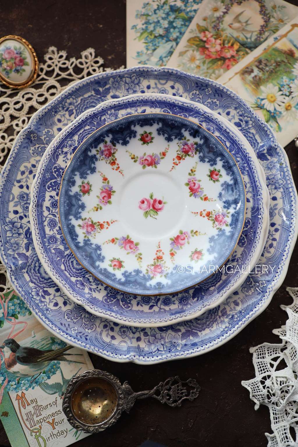 Винтажное блюдце «Розы», фарфор Royal Crown, Англия.