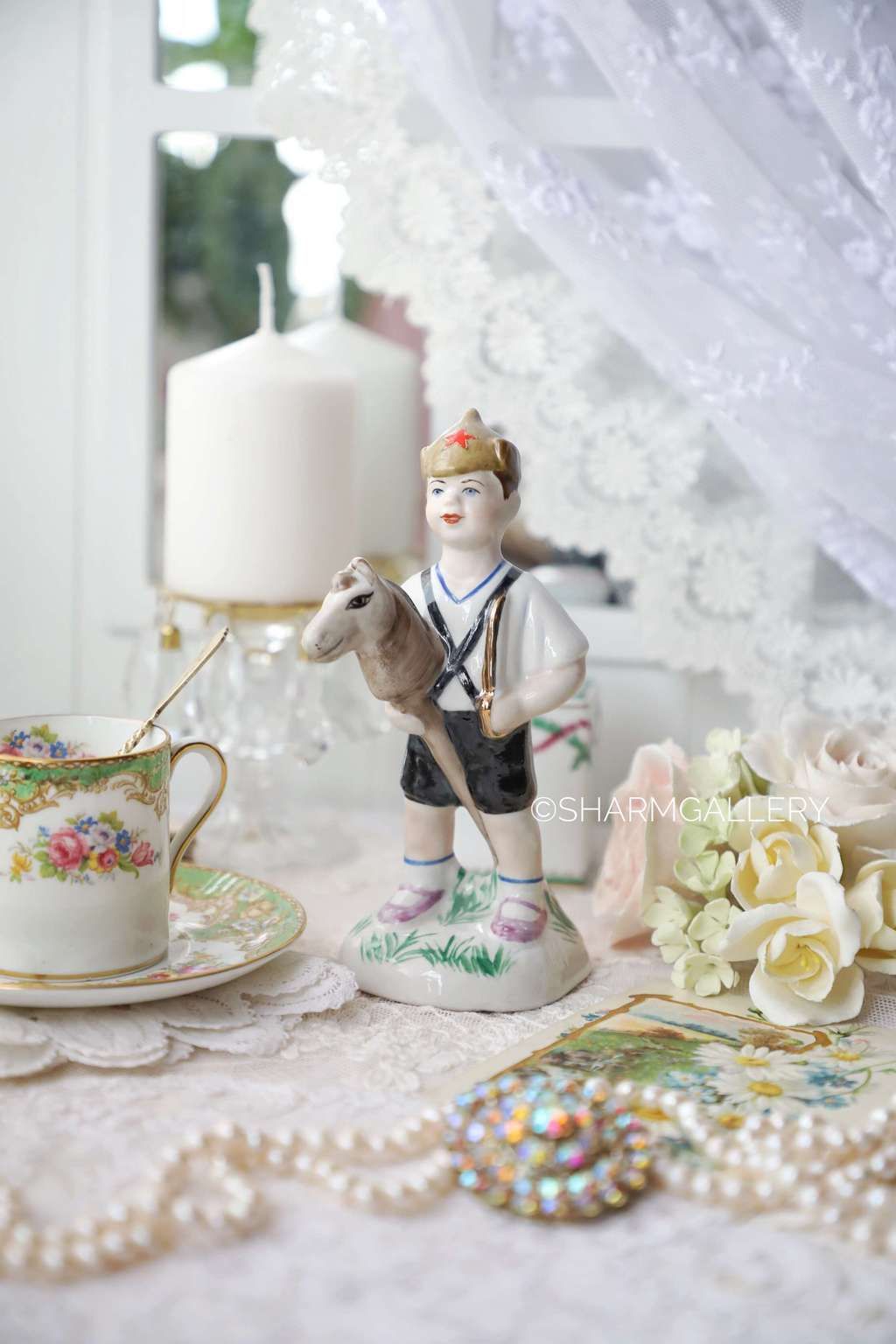 Фарфоровая статуэтка Мальчик в буденовке с конем, Коростень.