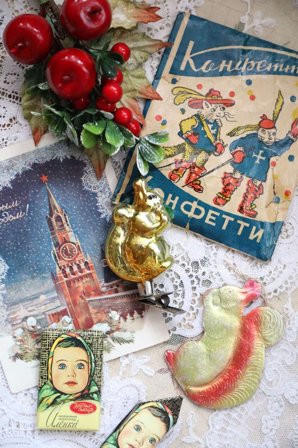 Белочка. №17. Елочная игрушка, стекло на прищепке, СССР.