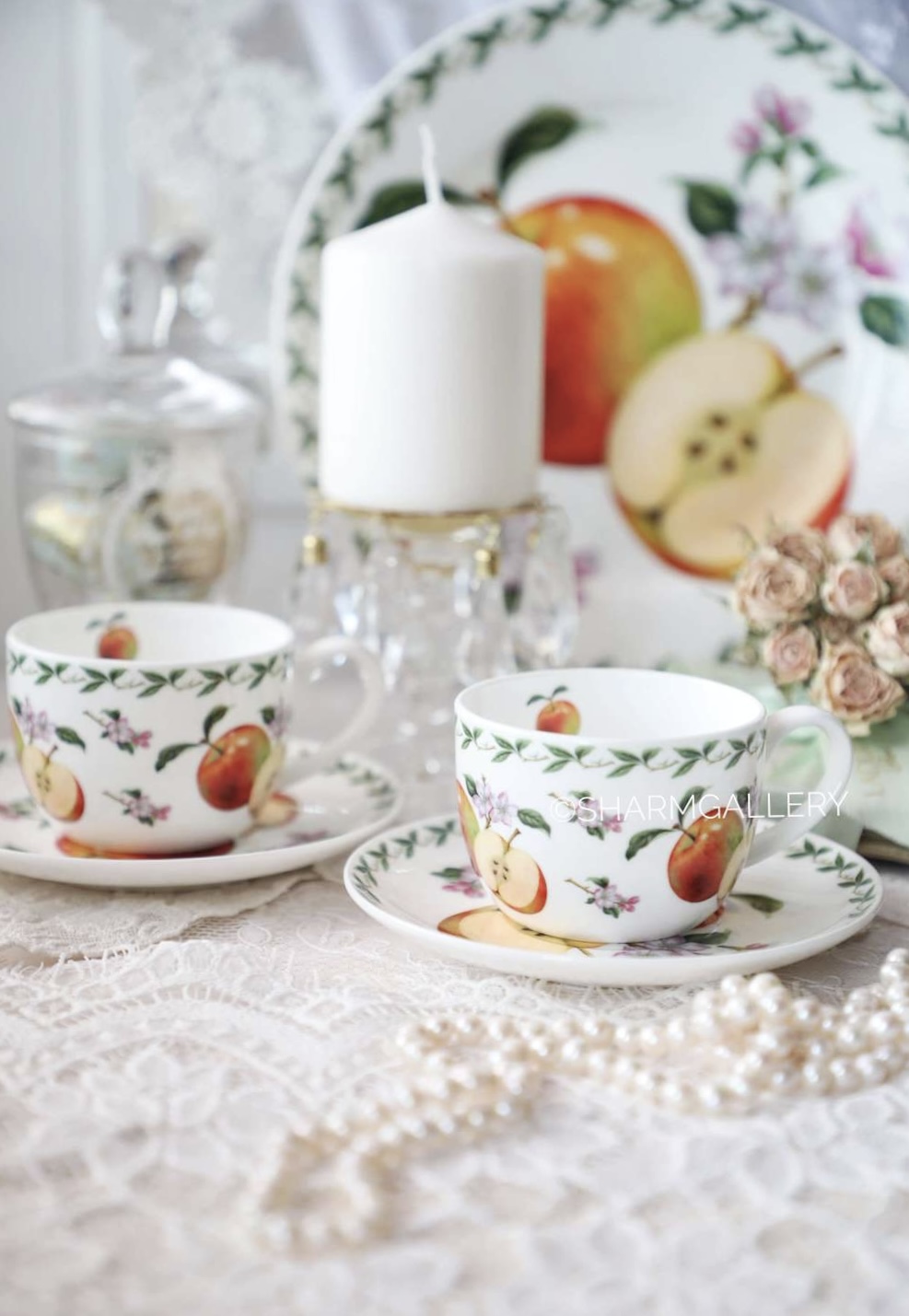 Набор две кофейные пары и тарелка «Яблоки» костяной фарфор Maxwell & Williams Австралия.