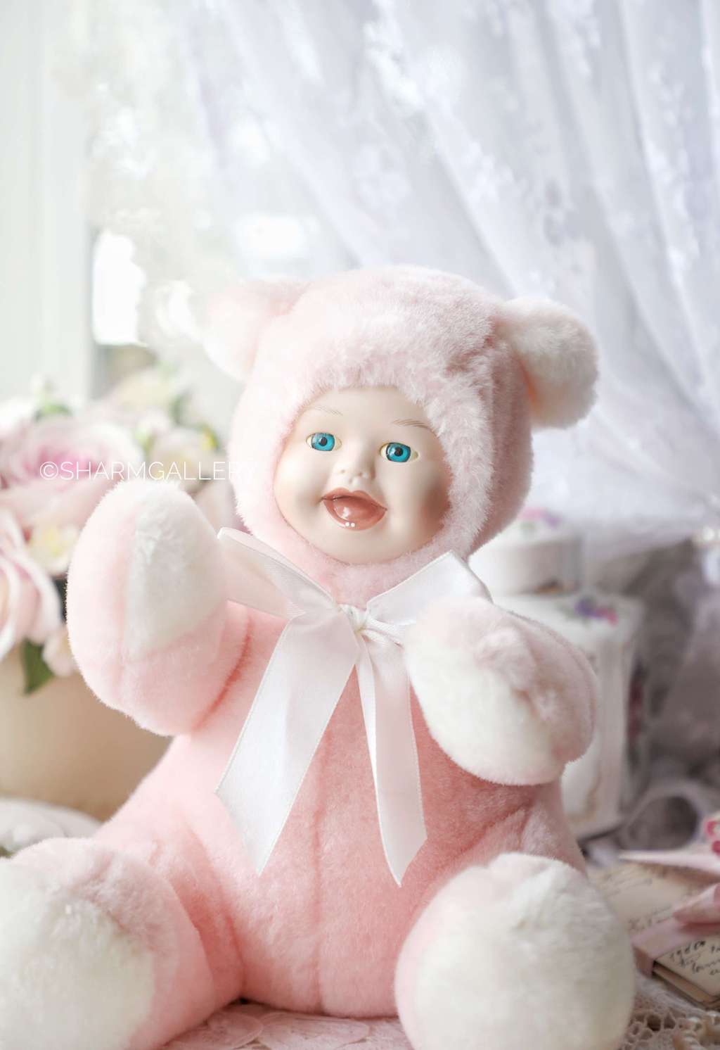 Кукла ребенок в костюме розового мишки, фарфор, музыкальный механизм.