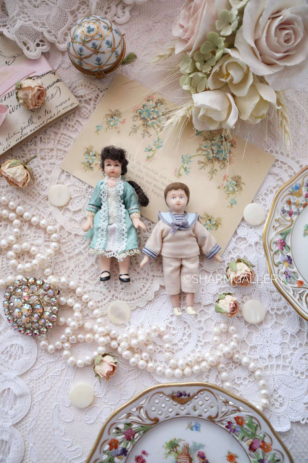 Пара фарфоровых кукол «Дети в одежде 19 века».