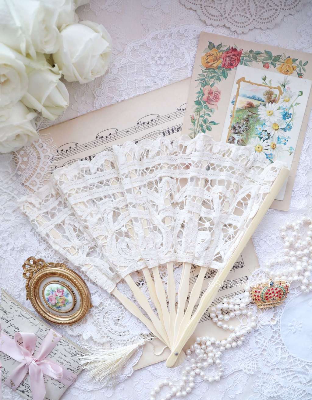 Кружевной кремовый веер. Дерево, кружево, Италия, Винтаж.