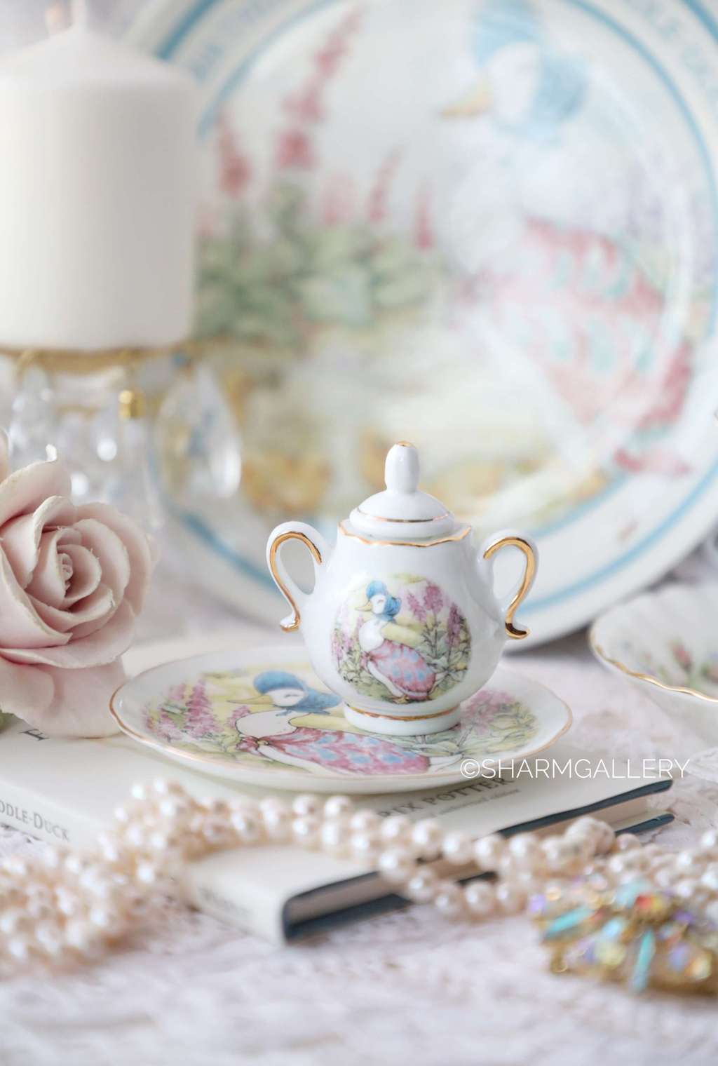 Набор миниатюрная ваза с ручками и тарелочка Гусыня Jemima, Беатрис Поттер, Reutter Porzellan 2008г., фарфор, Германия.