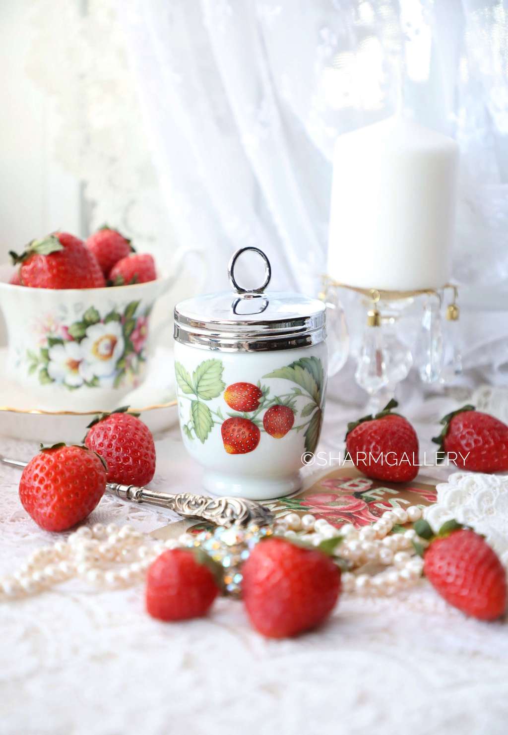 Кодлер Клубника/Strawberry, размер king size на 2 яйца, Royal Worcester, Англия.