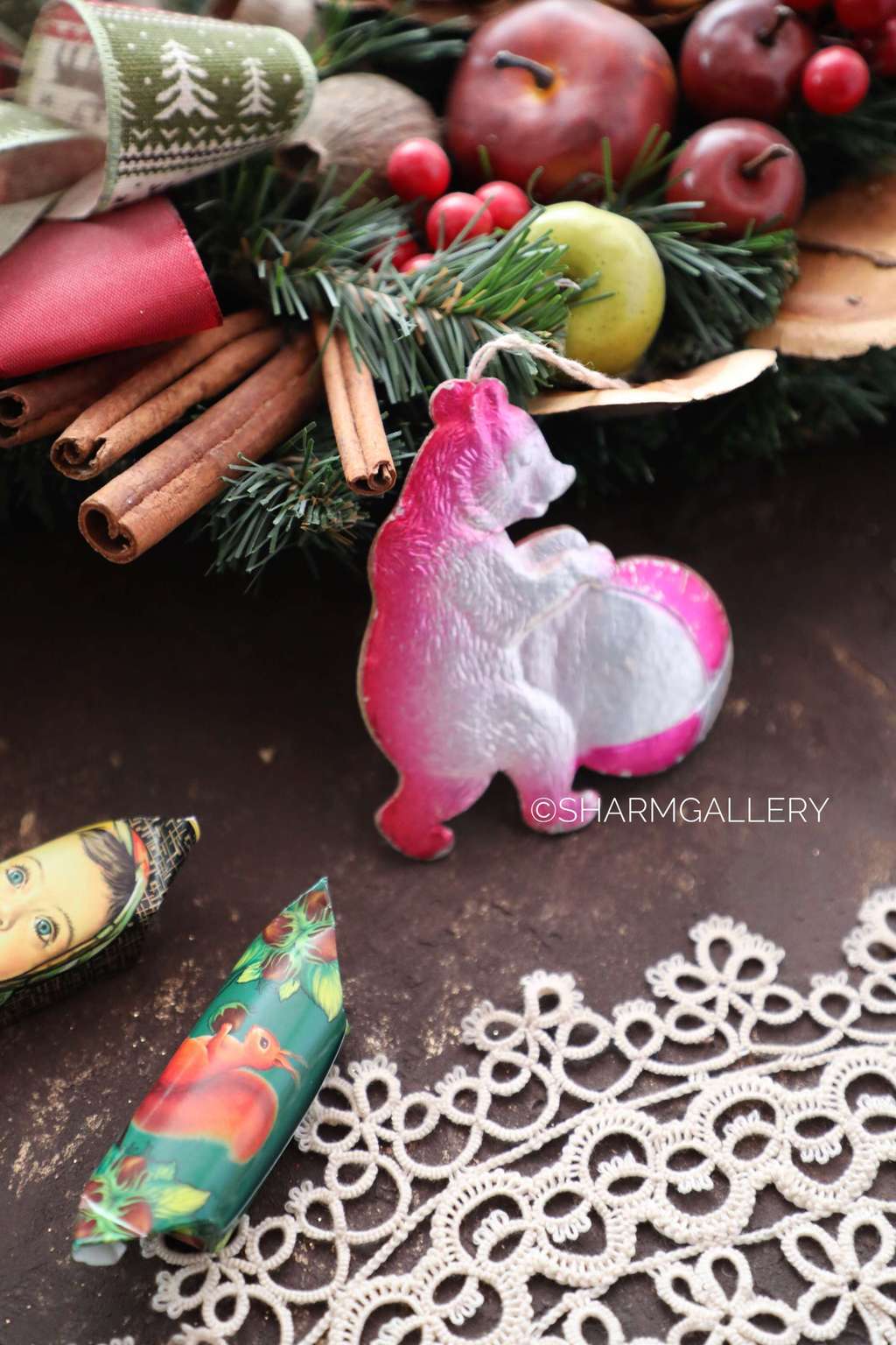 Цирковой медведь (Мишка с мячом). Елочная игрушка картонаж, СССР.