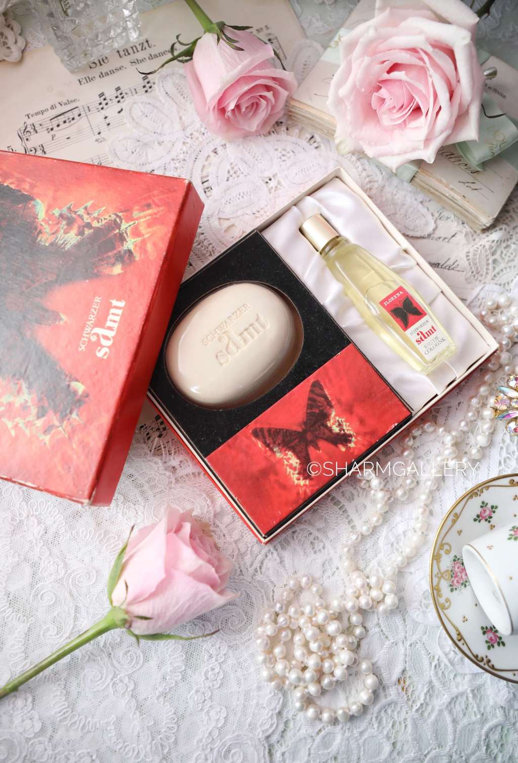 Парфюмерный набор одеколон и мыло Красный бархат Schwarzer Samt от Florena, ГДР.