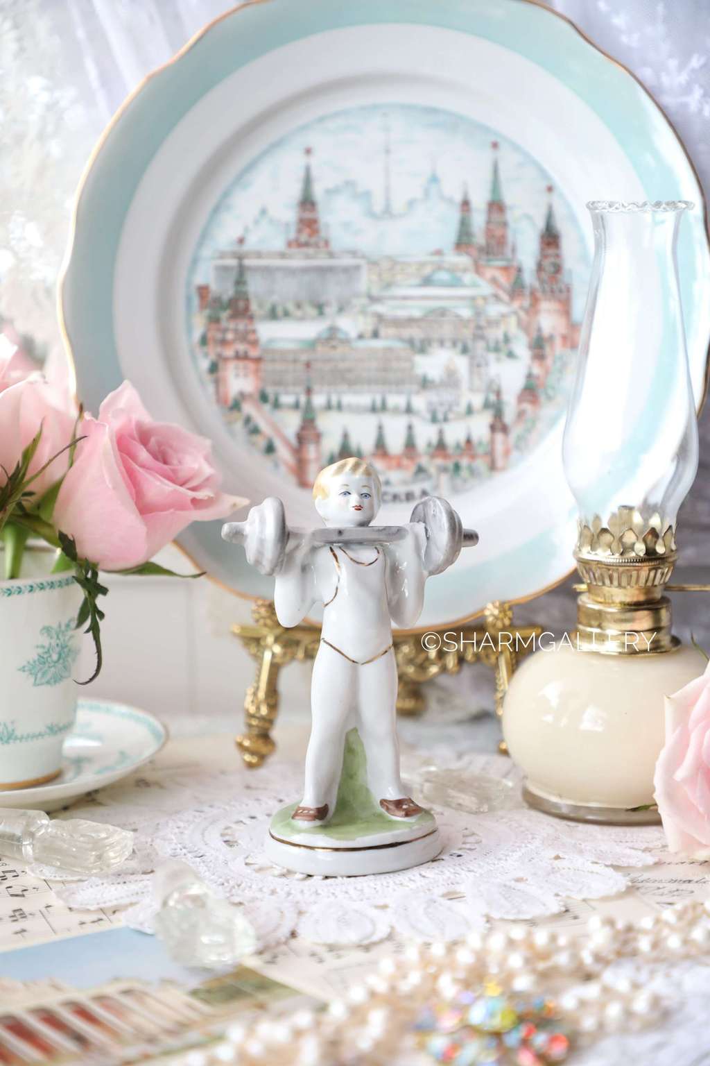 Статуэтка мальчик с штангой, фарфор ЗХК Полонне.