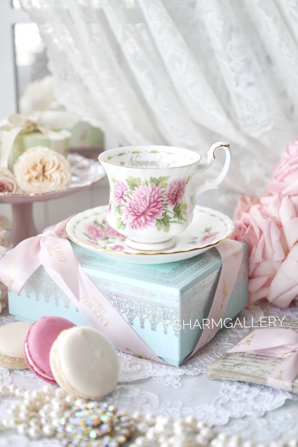 Кофейная пара «Цветок месяца» Ноябрь/Хризантема, фарфор Royal Albert Англия.