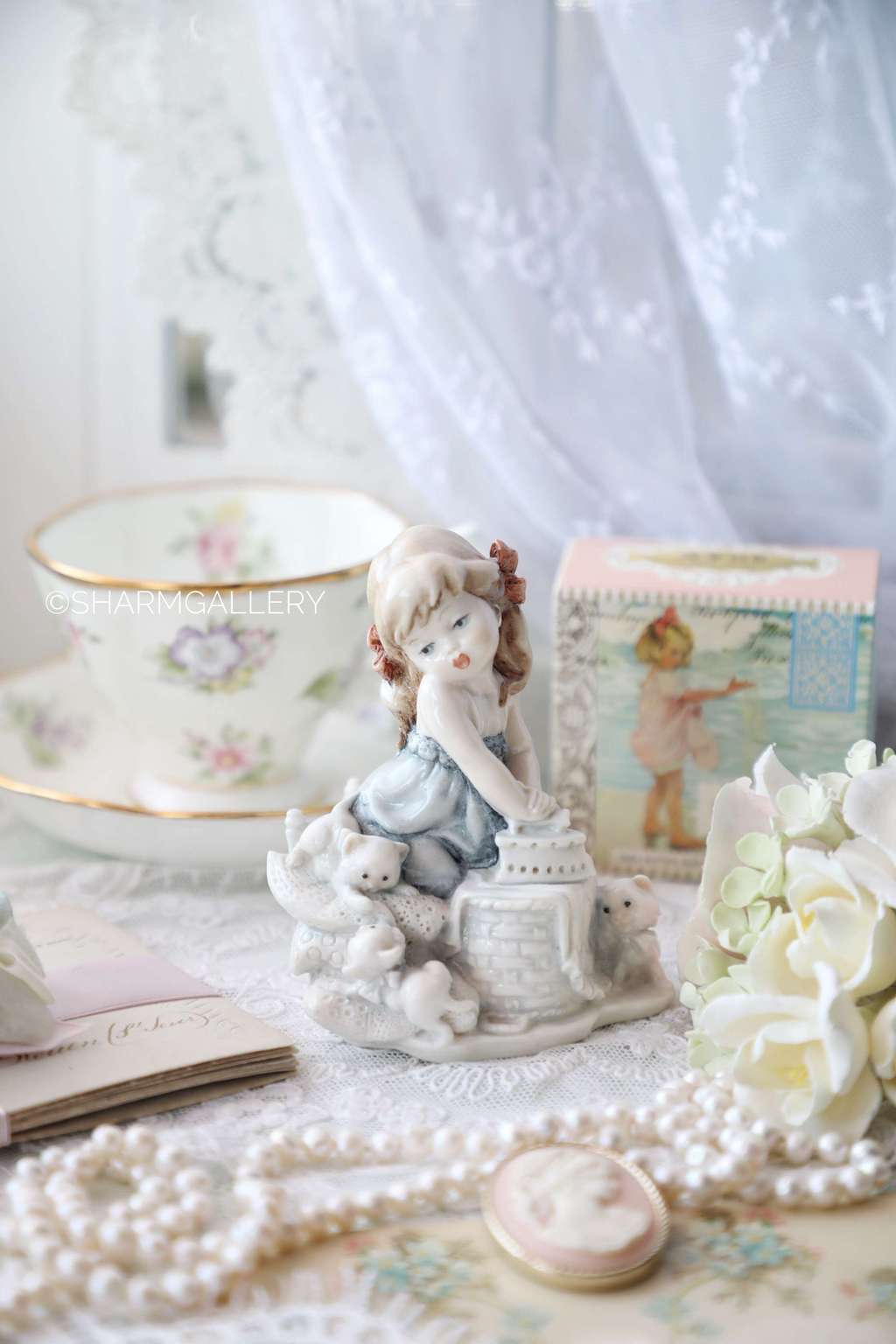 Статуэтка Девочка с утюгом. Florence, Giuseppe Armani, Каподимонте Италия 1987г.