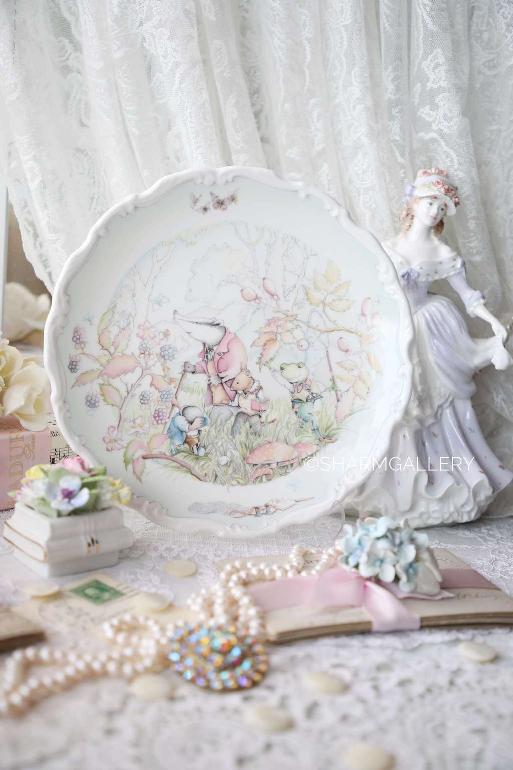 Тарелка по сказке Ветер в ивах, фарфор ROYAL DOULTON Англия 1984г.