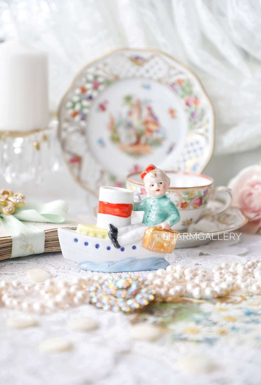 Антикварная фарфоровая статуэтка - подставка Беллбой на пароходе  Портье серия «Бюргеры», Германия.