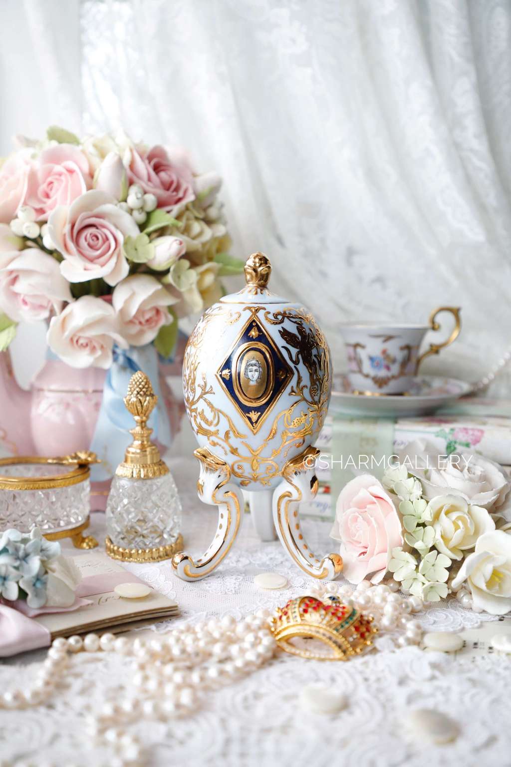 Антикварное Яйцо/Шкатулка на ножках Севрский фарфор Франция, дефект.