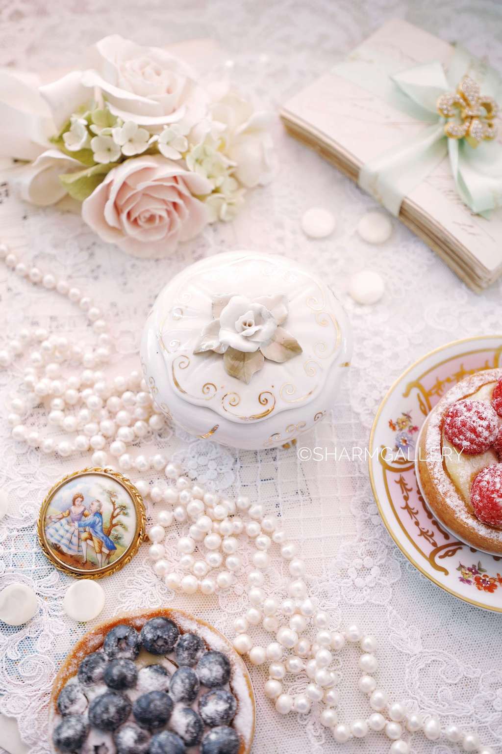 Фарфоровая шкатулка - пудреница «Роза» СССР. Дефект.