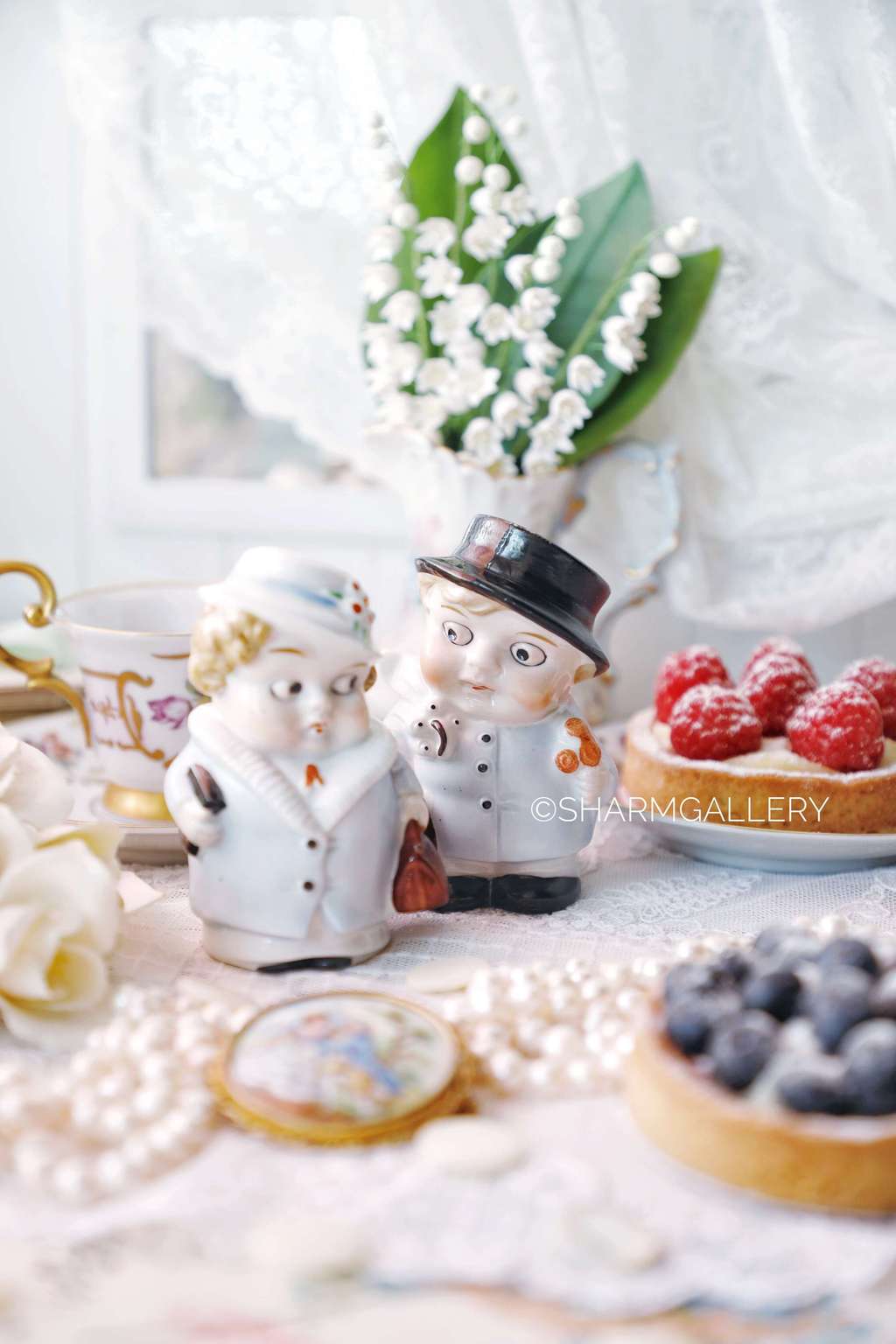 Набор "Бюргеры" Дама и Кавалер 9см., соль, перец, фарфор, Германия.