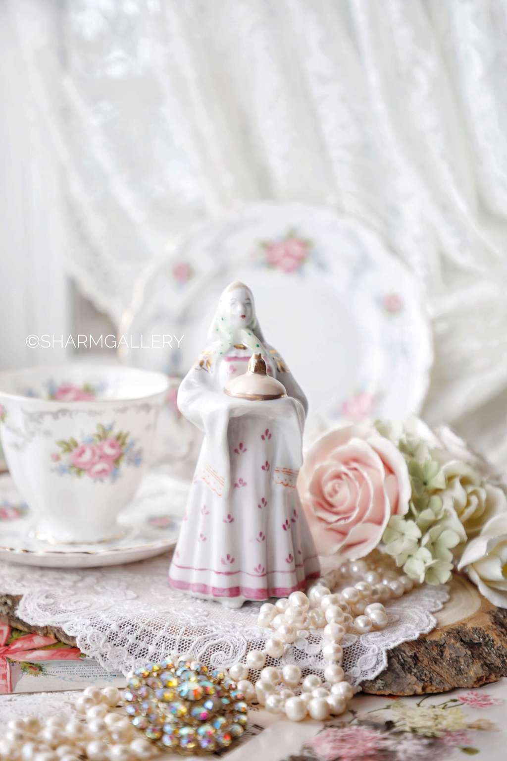 Статуэтка "Добро пожаловать" (Хлеб Соль), фарфор Дулево, СССР.