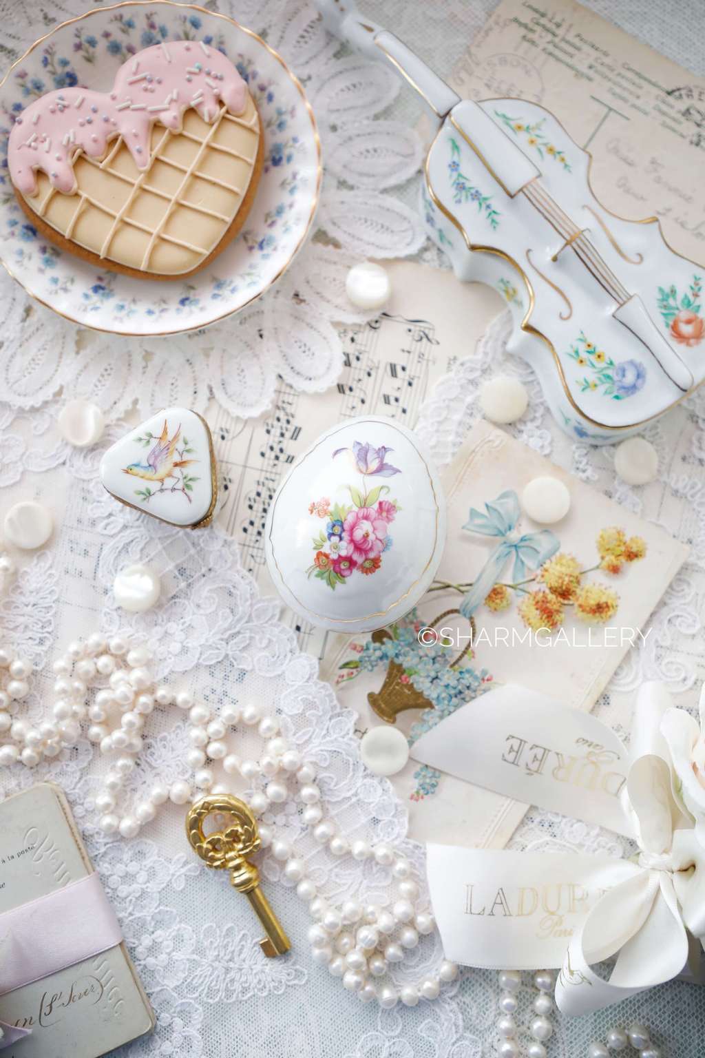 Фарфоровая шкатулка - яйцо "Летний букет" Leander, Чехия.