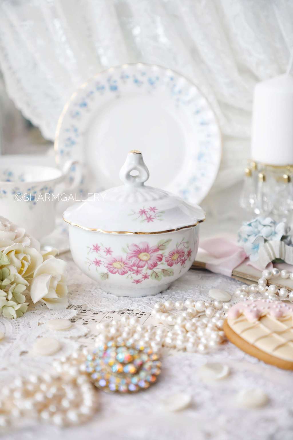 Сахарница - шкатулка «Весенние цветы» , фарфор позолота Чехословакия, 1960гг.