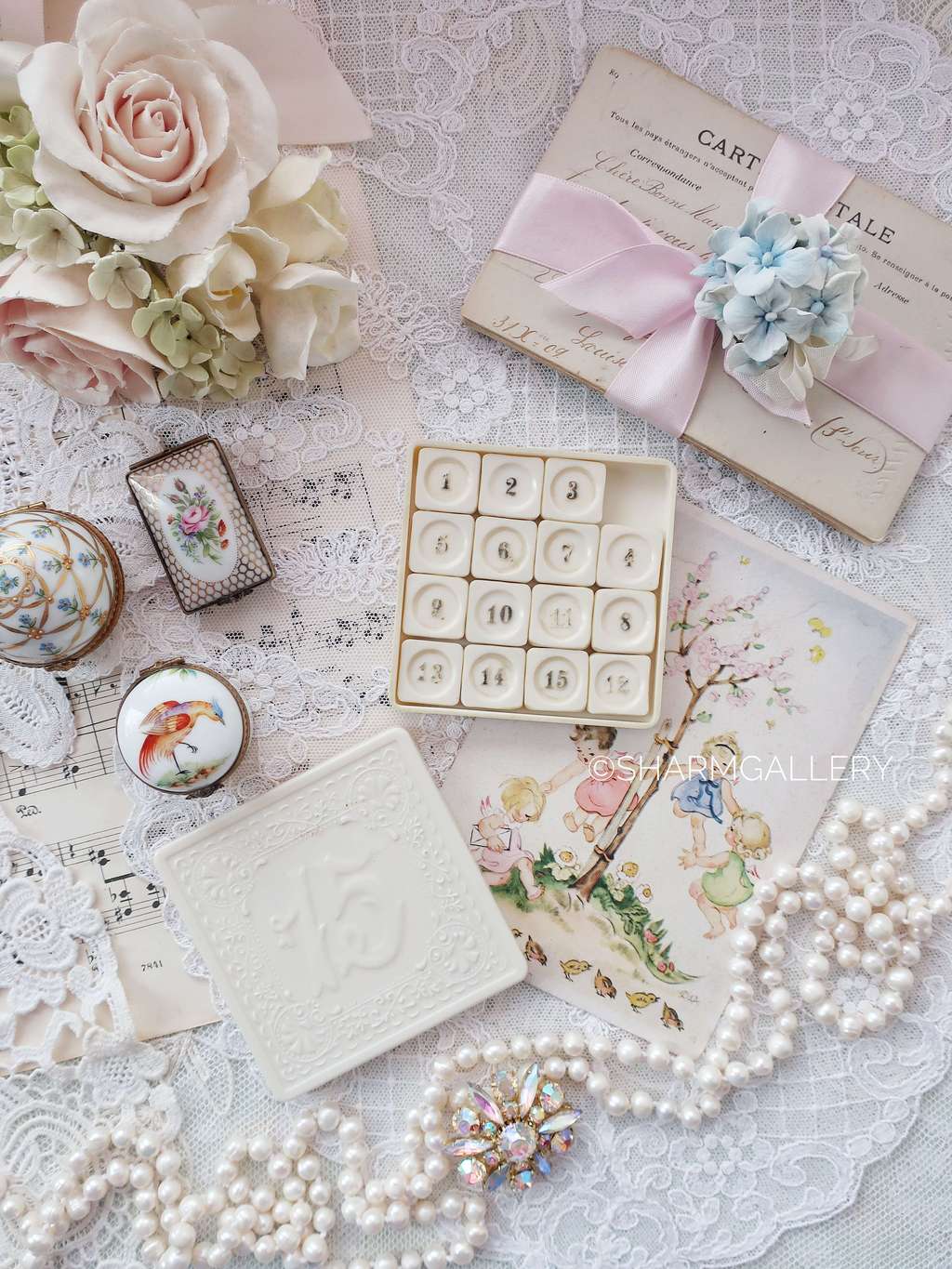 Советская Игра "Пятнашки" коробка карболит молочного цвета. СССР.