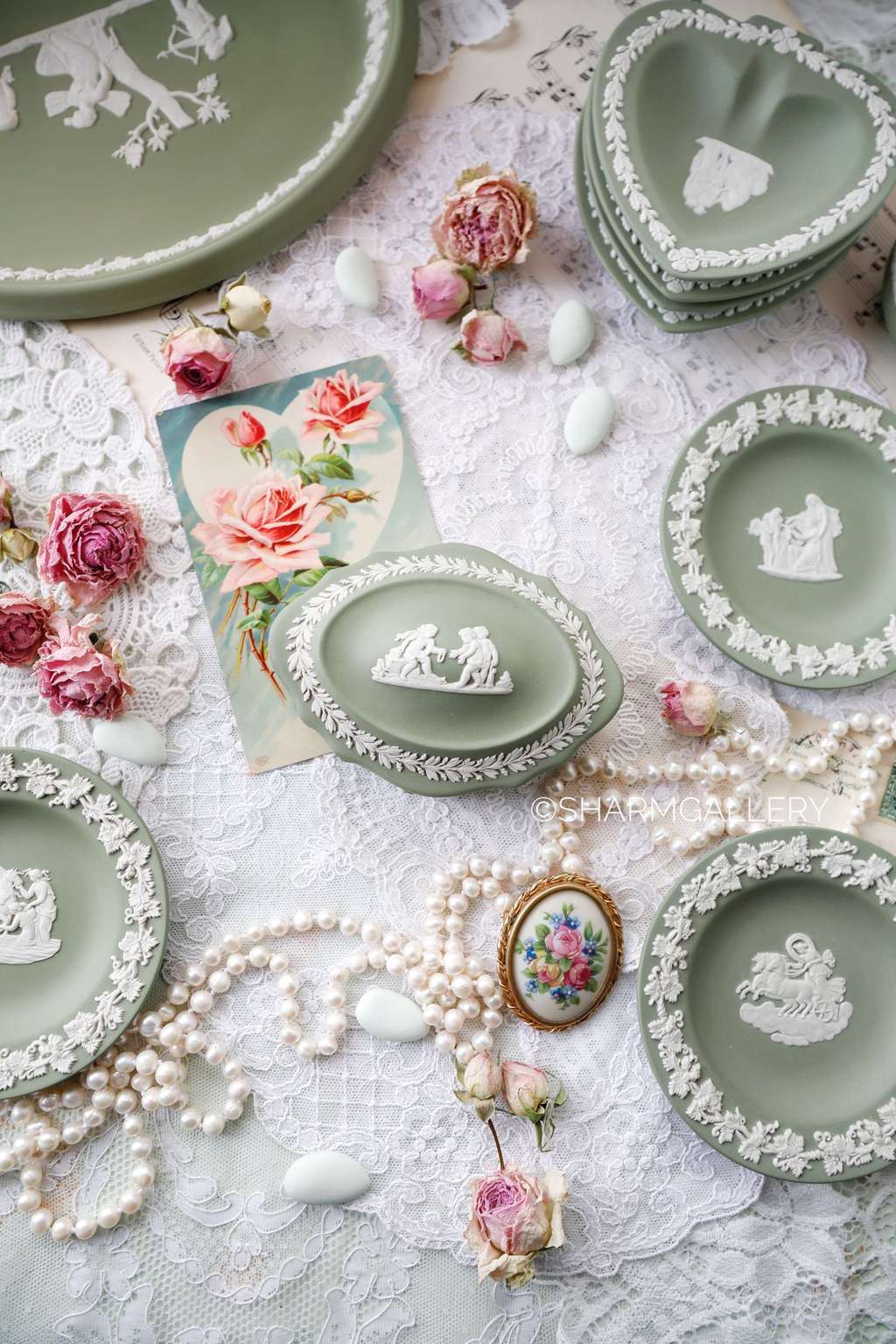 Шкатулка овальная оливковый бисквитный фарфор Веджвуд/Wedgwood Англия.