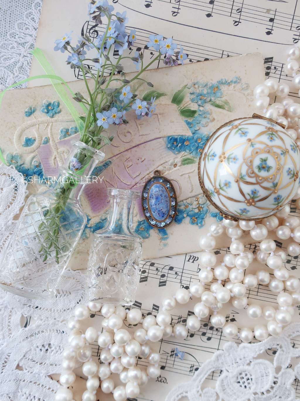 Кулон с лазуритом и стразами, СССР.